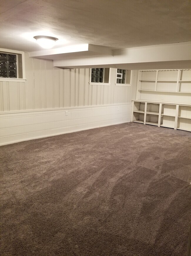 Building Photo - 1695 Donwell Dr