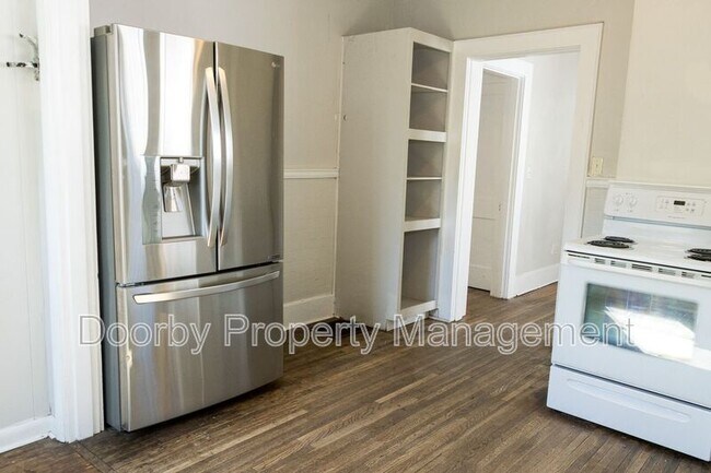 Building Photo - 910 S Crest