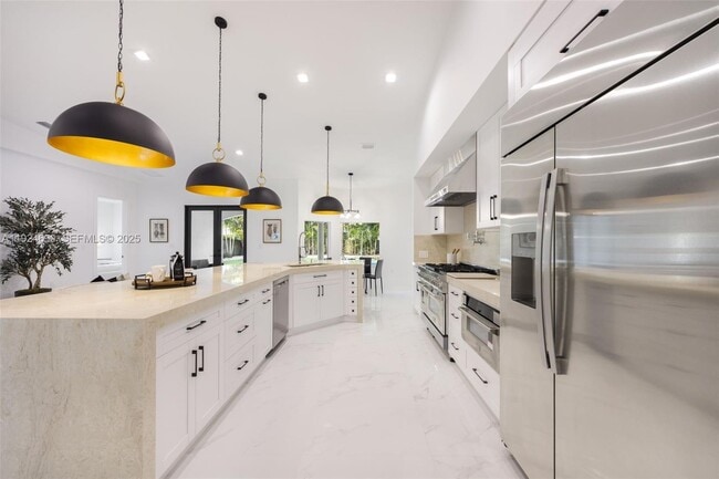 Building Photo - 6845 SW 52nd St