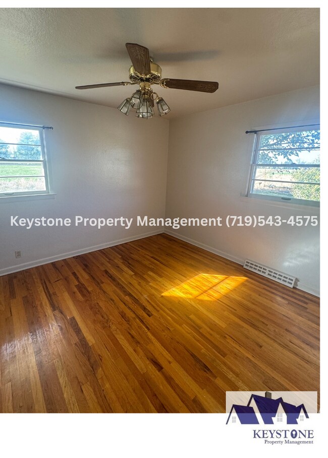 Building Photo - St. Charles Mesa! Spacious 4 Bedroom/1.5 B...