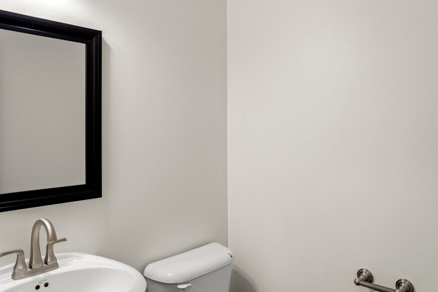 Building Photo - 6335 Arabian Dr