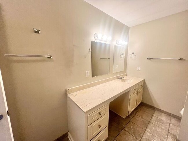 Building Photo - HWY 421 Studio 15 mintues out of Wilmingto...