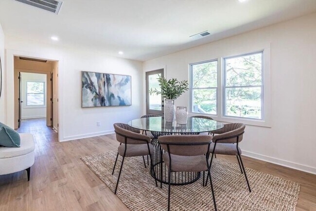 Building Photo - STUNNING RENOVATION! Modern 3BR/2BA Ranch in Sought-After Location!