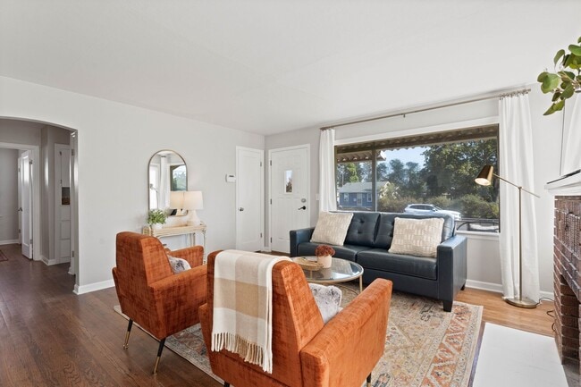 Building Photo - The Garland Bleu 3 bedroom home (Furnished)