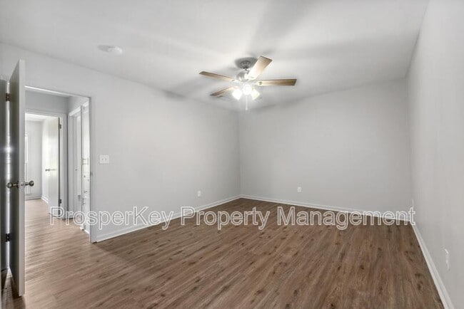 Building Photo - 4924 Roxbury Dr