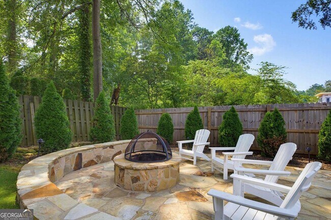 Building Photo - 1452 Woodland Hills Dr NE