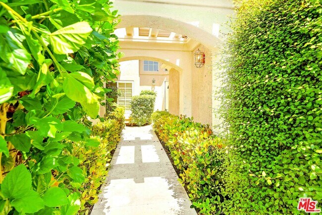 Building Photo - 32396 Outrigger Way
