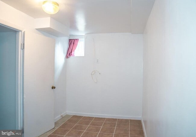 Building Photo - 6304 Somerset Rd