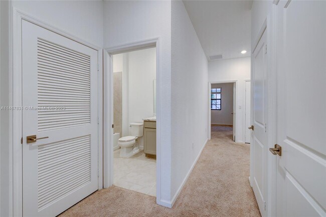 Building Photo - 1170 SW 7th Ct