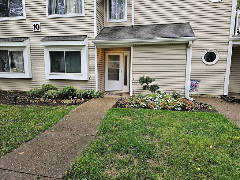 Building Photo - 25 Sweetgum Ln