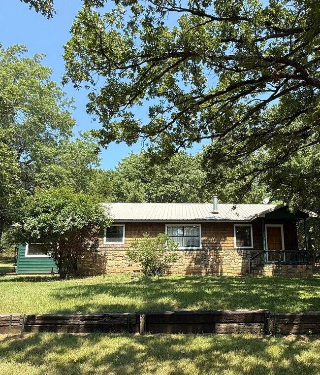 Building Photo - Charming 2BR House in Hartshorne