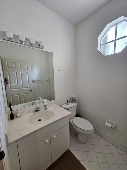 Building Photo - 4653 NW 94th Pl