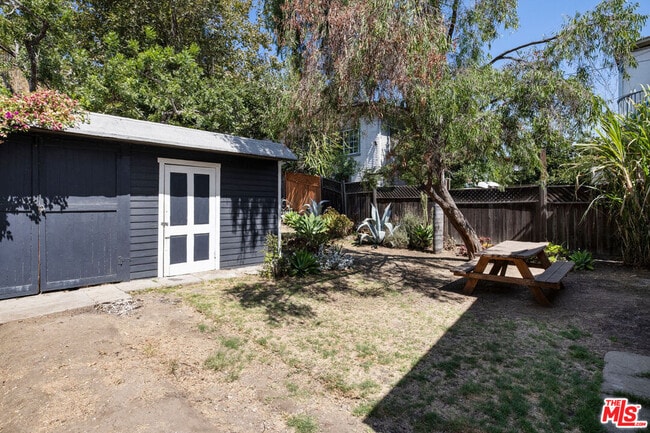 Building Photo - 1327 Portia St
