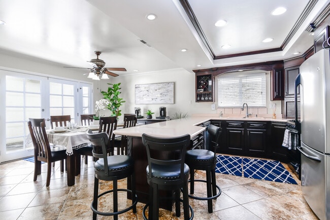 Building Photo - 901 Carlson Dr