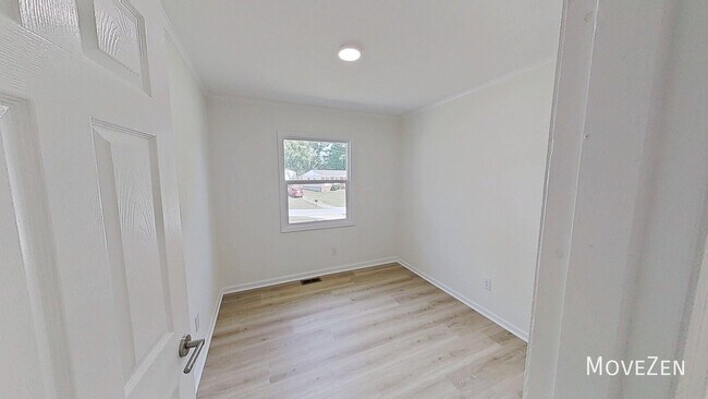 Building Photo - 206 Plaza Dr