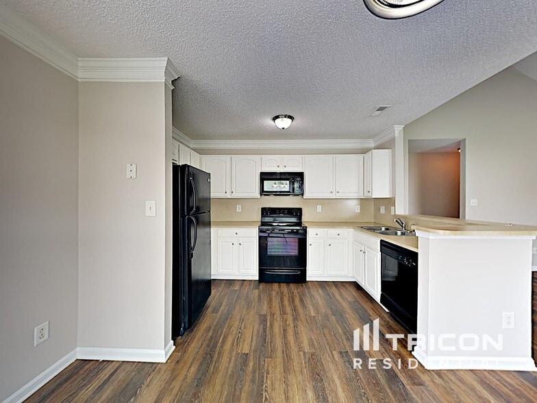 Building Photo - 2113 Sebastiani Dr