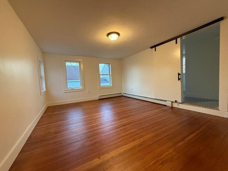 Building Photo - 35 Grant St