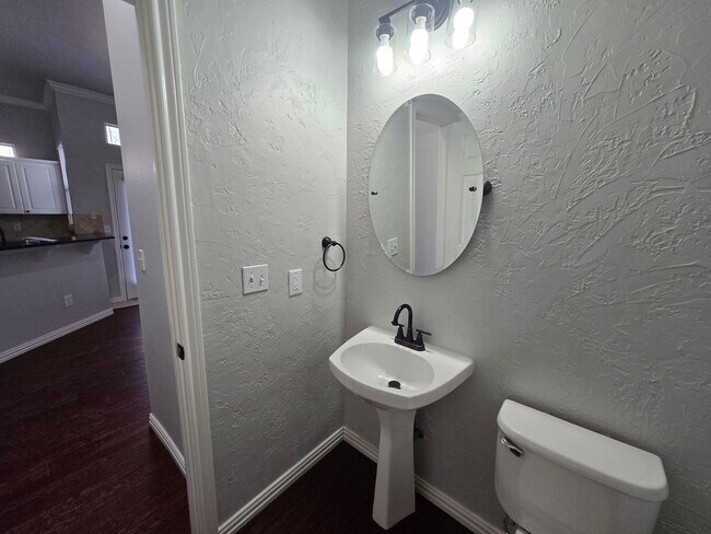 Building Photo - 6116 Thursby Ave