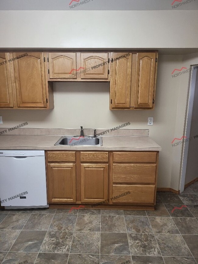 Building Photo - STATUS: *AVAILABLE* | R28 | $1895 + $100 FLAT RATE FOR W/S