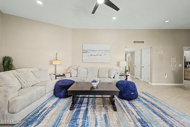 Building Photo - 10454 W Palmeras Dr