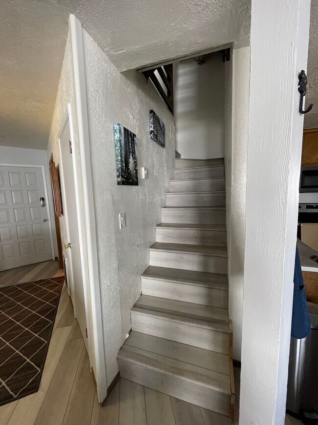 Building Photo - Seasonal Rental (May-July): Fully Furnished 2 Bedroom Condo with Loft and 2 Bathrooms