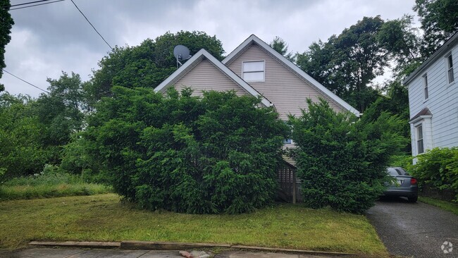 Building Photo - 1360 8th Ave