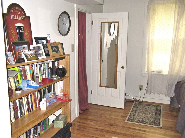 MBR closet - 5840 Alderson St