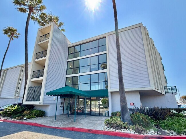 Building Photo - 1 Bedroom + 1 Bathroom Condo | Channel Islands HOA | Oxnard | Monthly Furnished Rental