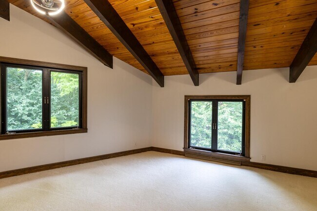 Building Photo - 1240 E Donges Ct