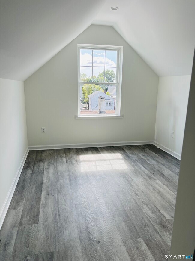 Building Photo - 27 Pearl St