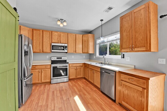 Building Photo - $2,995 - 4 Bed, 2.5 Bath Home in Parker wi...