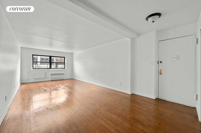 Building Photo - 2545 Sedgwick Ave