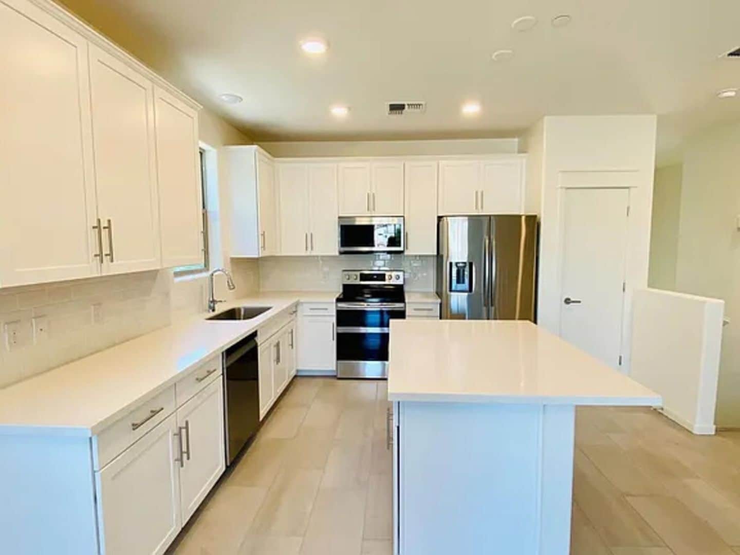 Building Photo - 300 N Gila Springs Blvd