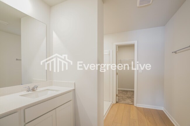 Building Photo - 22677 Dashwood Ln