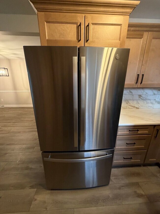 Building Photo - 3 Bedroom Townhouse