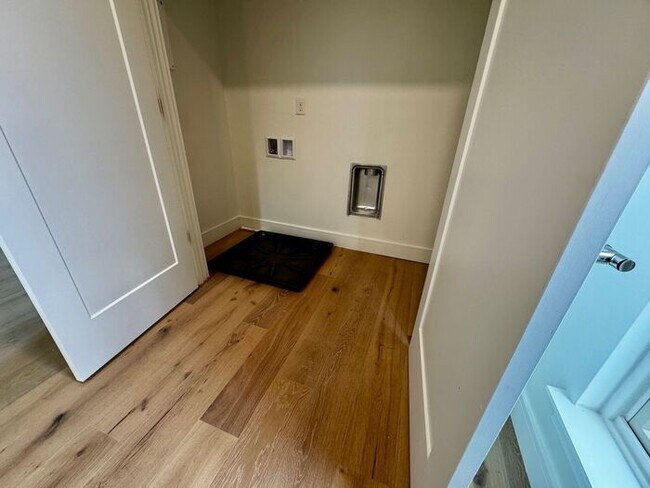 Building Photo - Luxury in the Heart of Huntsville