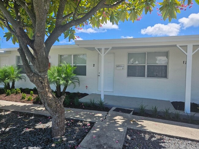 Building Photo - 1121 11th St