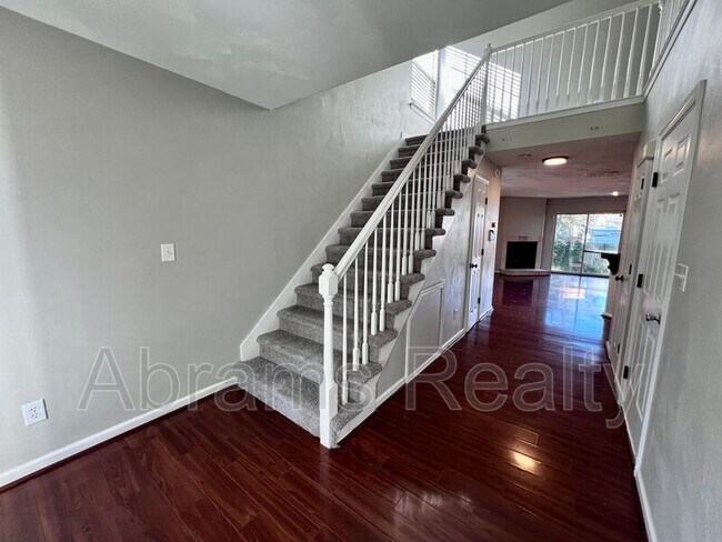 Building Photo - 3337 Marne Ave