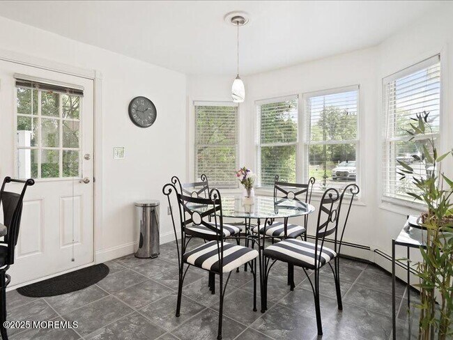 Building Photo - 552 Prospect Ave