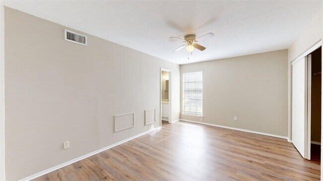 Building Photo - 1016 Autumn Cir