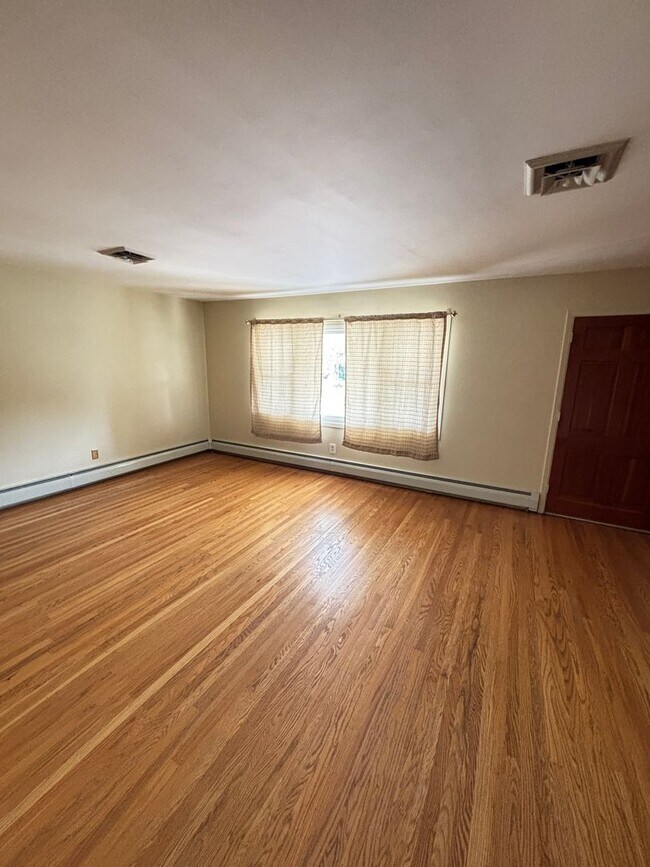 Building Photo - Spacious 3br Home for rent located in Whitehall, Echo Heights!