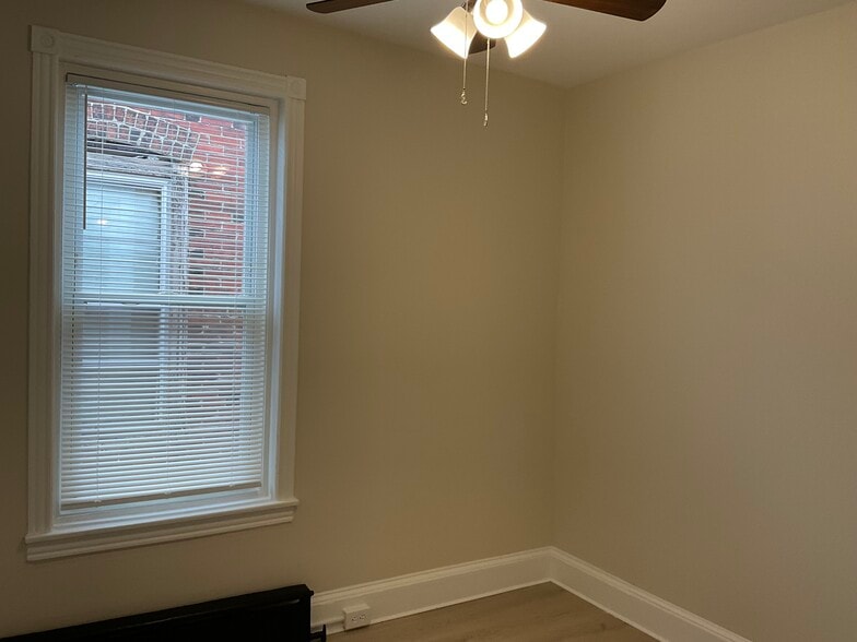 Building Photo - 5465 Pine St