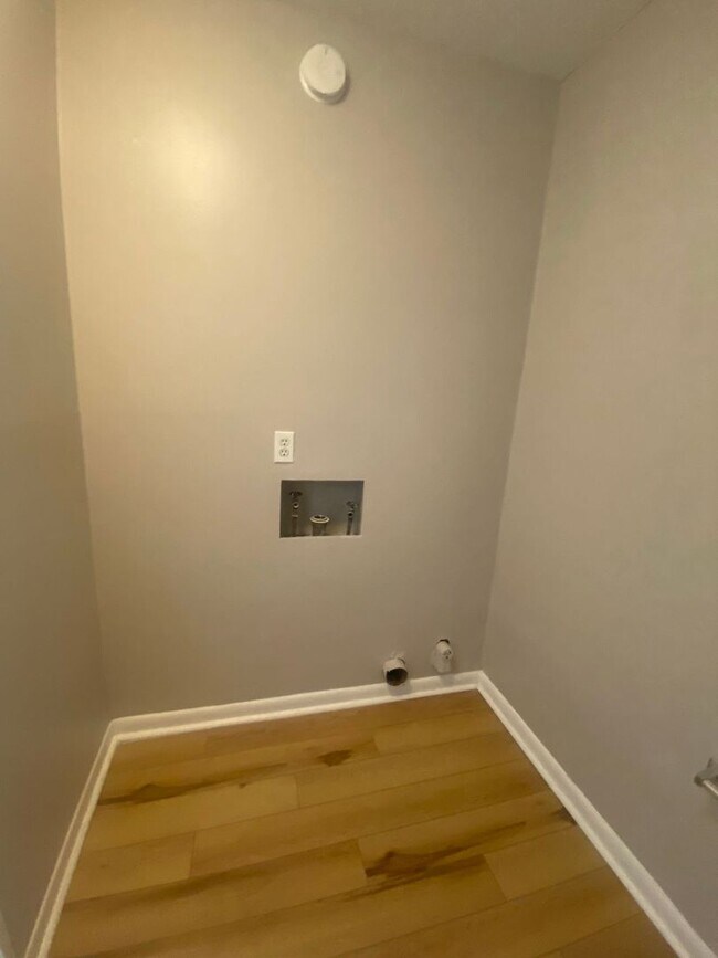 Building Photo - 1812 Arthur Ave