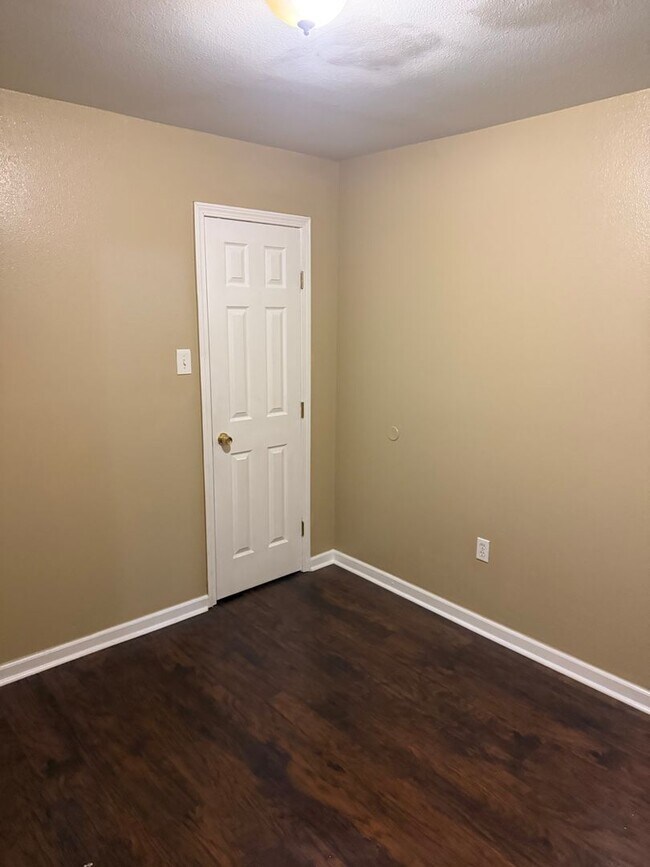 Building Photo - 5730 Cameron Blvd