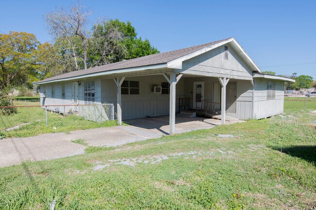 Building Photo - 407 Nugier Ave