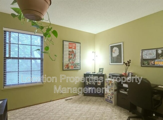 Building Photo - 2401 Sequoia Ct