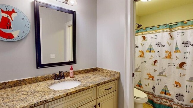 Building Photo - 440 Sydney Dr N