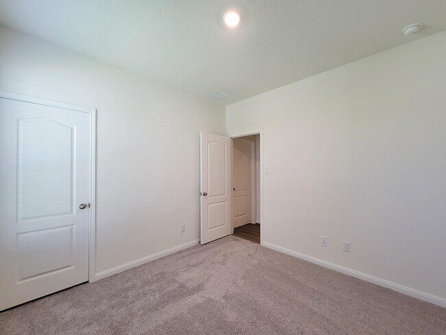 Building Photo - 2815 Lyra Ct