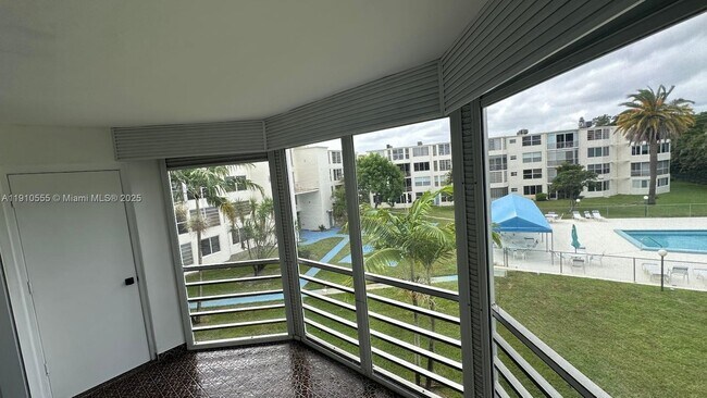 Building Photo - 1701 NE 191st St