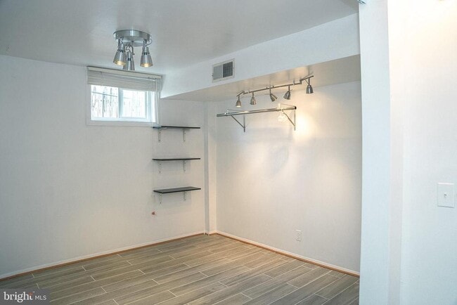 Building Photo - 6304 Somerset Rd